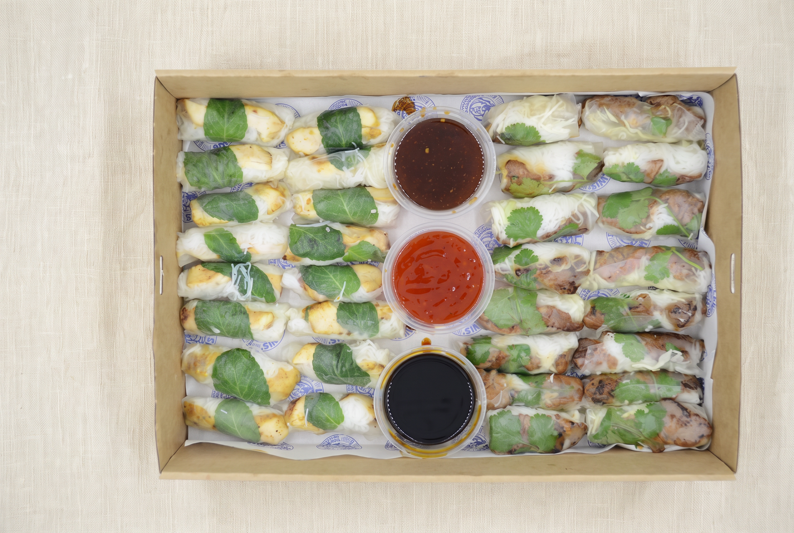 Rice Paper Rolls 16 Pieces catering box